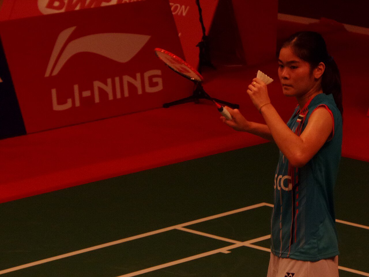 Badminton player stretched into a forehand during a BWF World Championships singles match