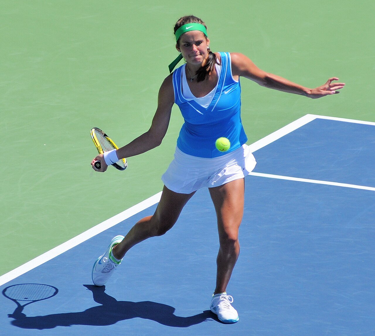 Tennis player driving a forehand groundstroke during a competitive match